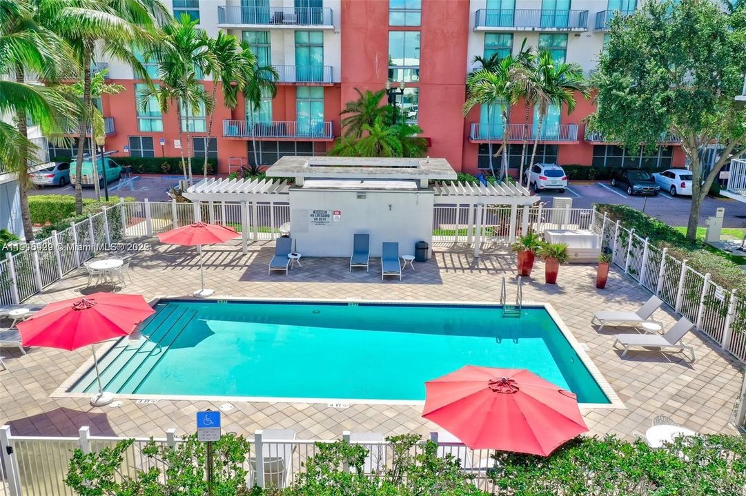 Под контрактом: $1,900 (1 спален, 1 ванн, 738 Квадратных фут)