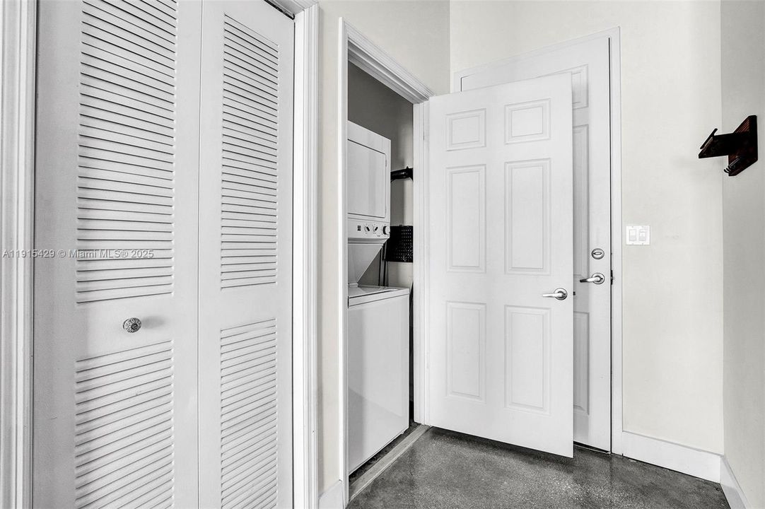 Под контрактом: $1,900 (1 спален, 1 ванн, 738 Квадратных фут)