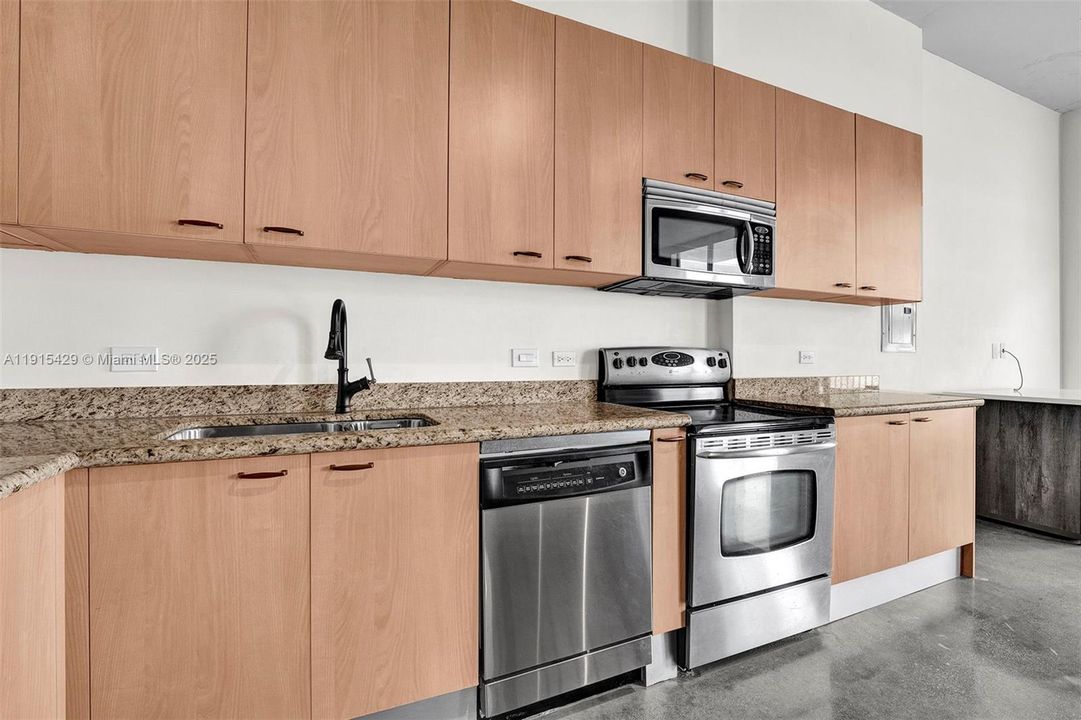 Под контрактом: $1,900 (1 спален, 1 ванн, 738 Квадратных фут)