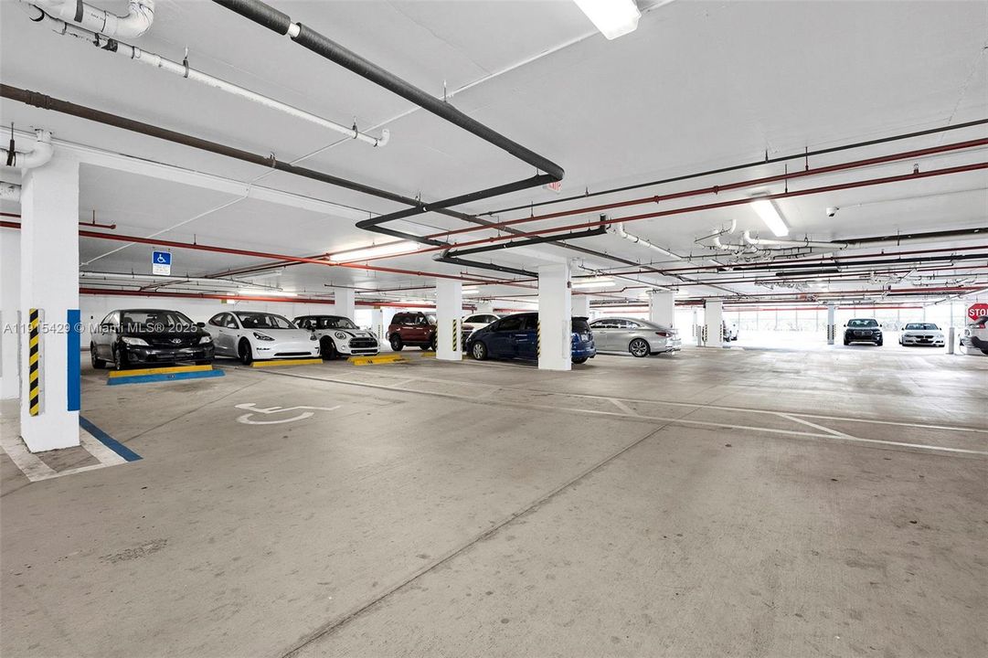 Под контрактом: $1,900 (1 спален, 1 ванн, 738 Квадратных фут)