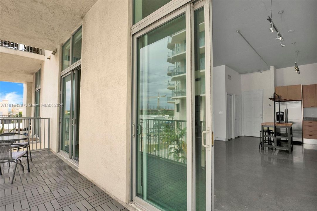 Под контрактом: $1,900 (1 спален, 1 ванн, 738 Квадратных фут)