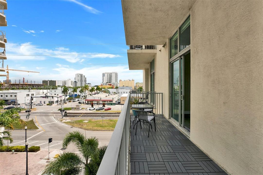 Под контрактом: $1,900 (1 спален, 1 ванн, 738 Квадратных фут)