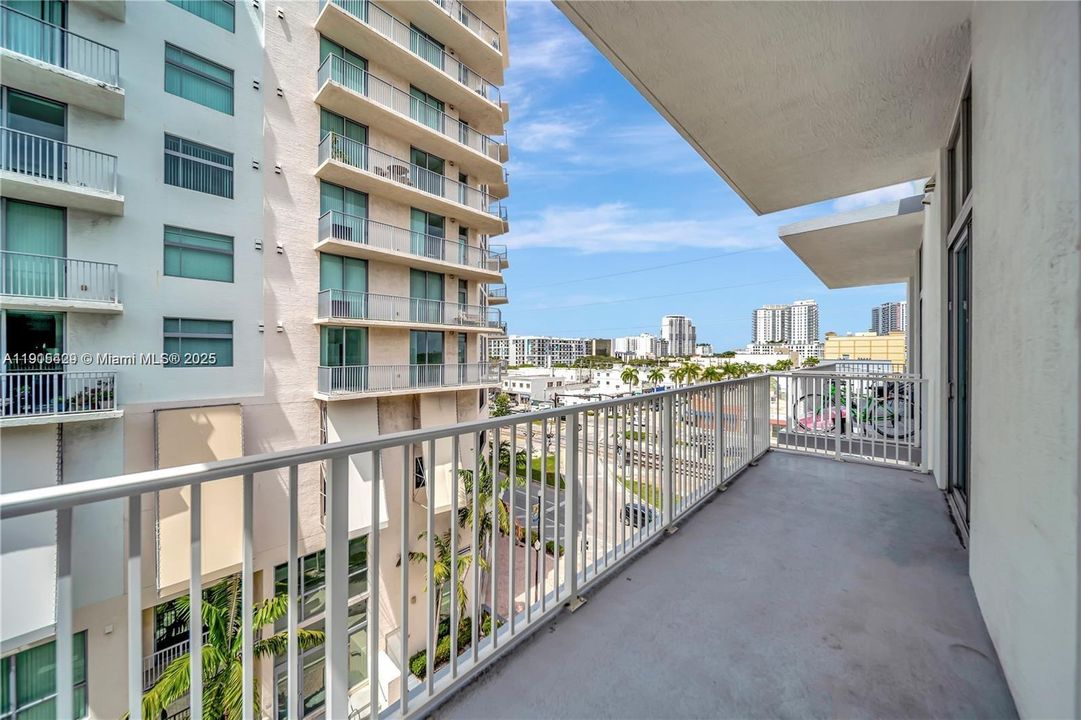 Под контрактом: $1,900 (1 спален, 1 ванн, 738 Квадратных фут)