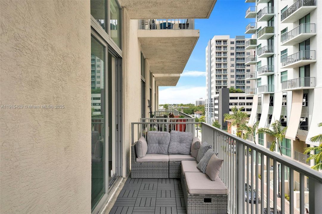 Под контрактом: $1,900 (1 спален, 1 ванн, 738 Квадратных фут)