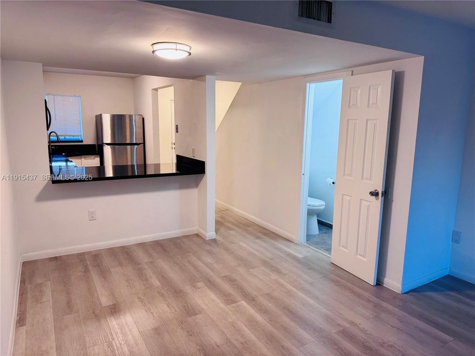 En Venta: $300,000 (2 camas, 1 baños, 1024 Pies cuadrados)