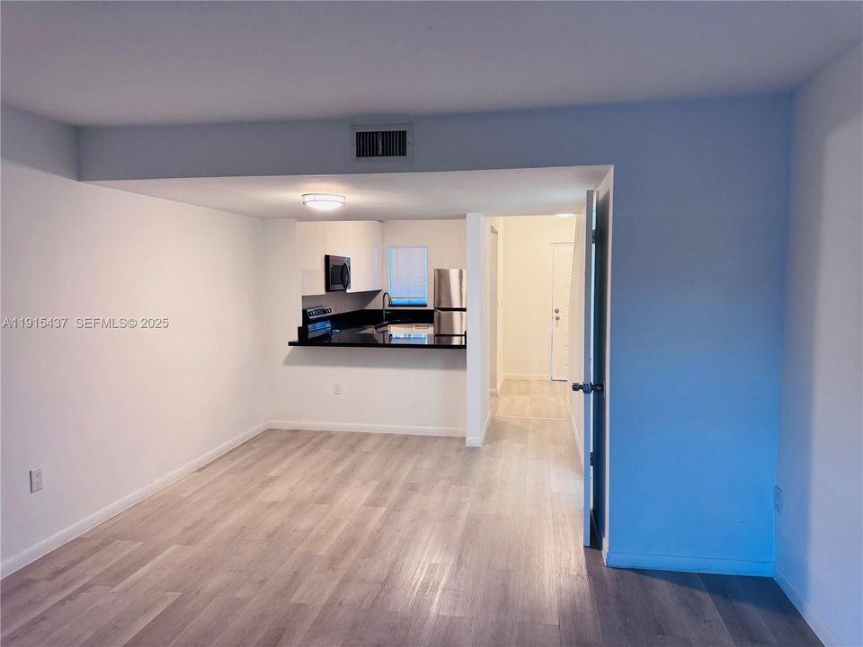 En Venta: $300,000 (2 camas, 1 baños, 1024 Pies cuadrados)