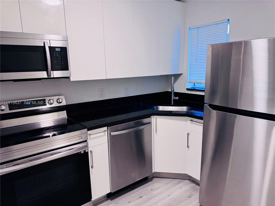 En Venta: $300,000 (2 camas, 1 baños, 1024 Pies cuadrados)