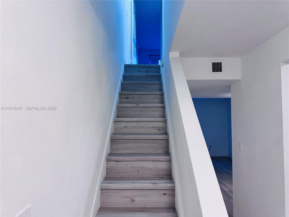 En Venta: $300,000 (2 camas, 1 baños, 1024 Pies cuadrados)