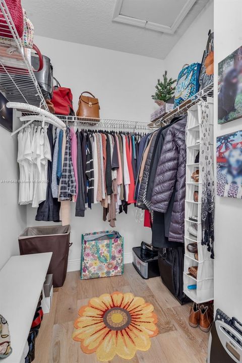 待售: $420,000 (2 贝兹, 2 浴室, 980 平方英尺)