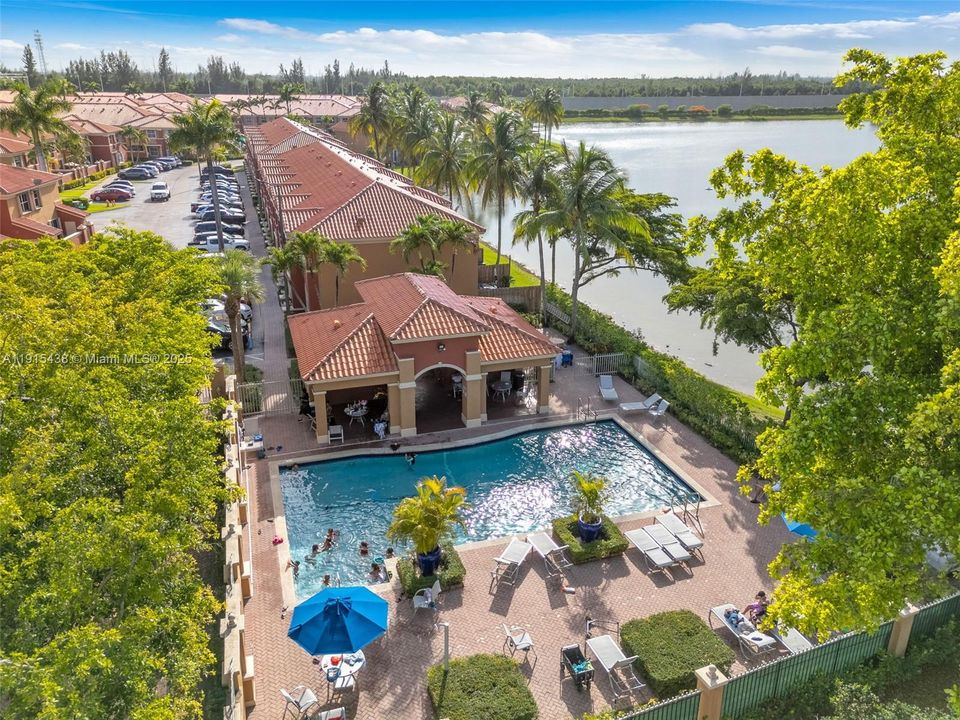 待售: $420,000 (2 贝兹, 2 浴室, 980 平方英尺)