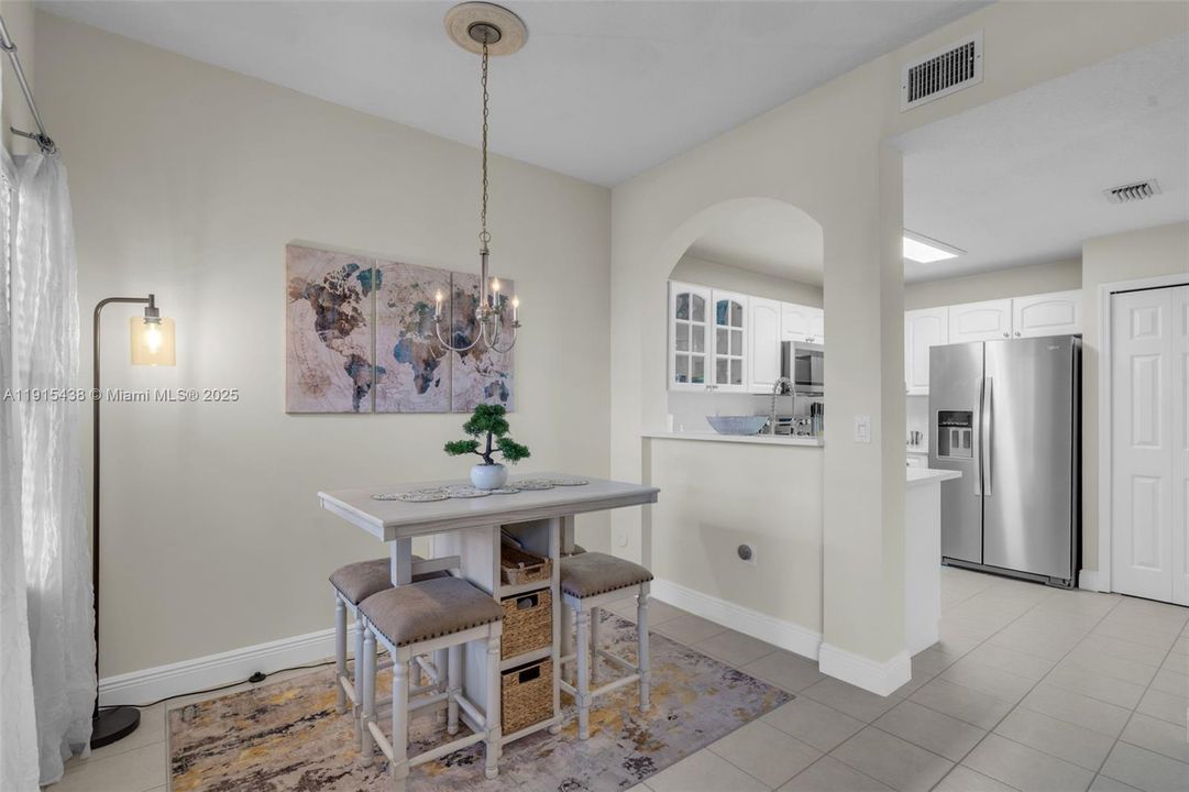 待售: $420,000 (2 贝兹, 2 浴室, 980 平方英尺)