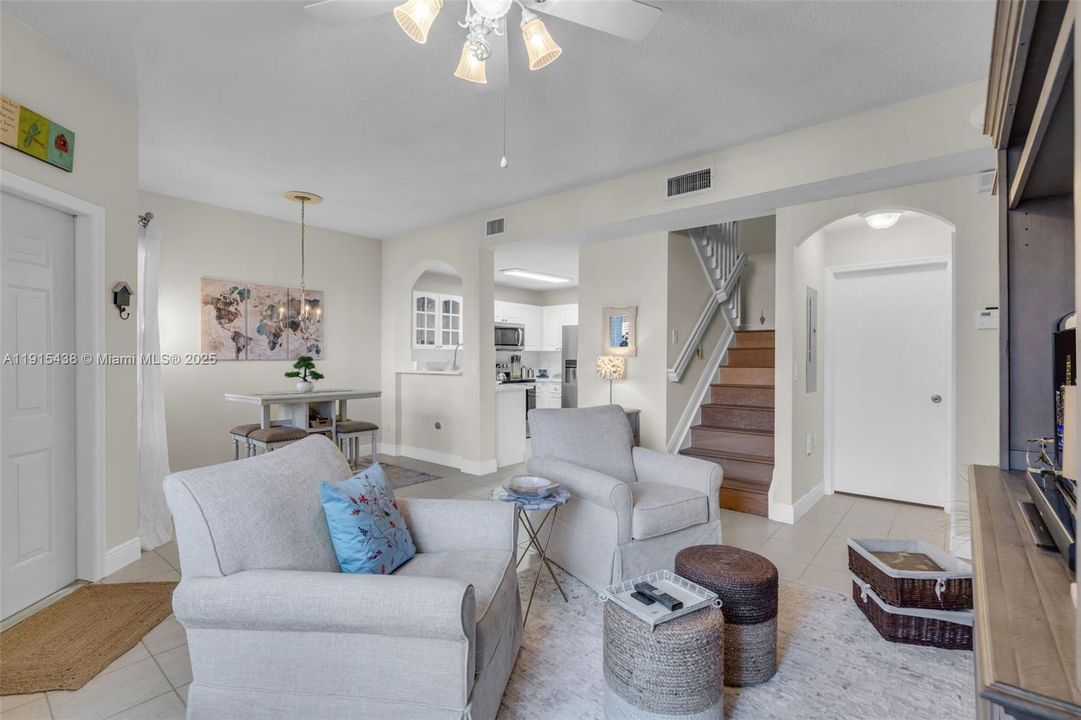 待售: $420,000 (2 贝兹, 2 浴室, 980 平方英尺)