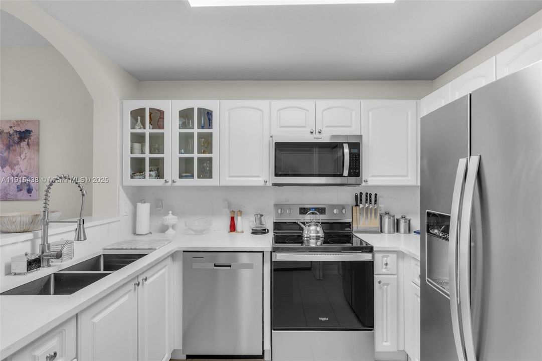 待售: $420,000 (2 贝兹, 2 浴室, 980 平方英尺)