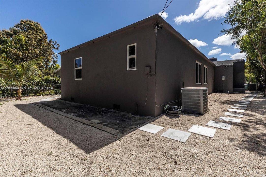 For Sale: $1,299,999 (5 beds, 3 baths, 2150 Square Feet)