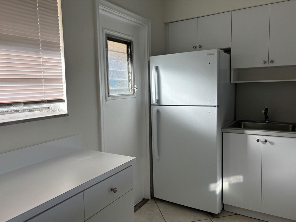 For Rent: $1,700 (1 beds, 1 baths, 850 Square Feet)