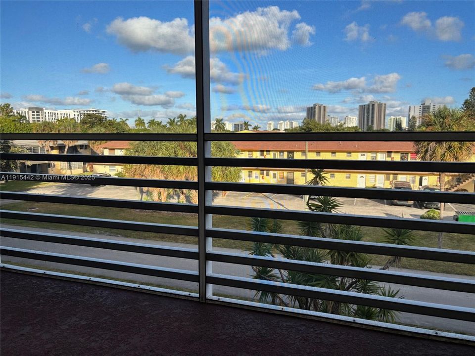 For Rent: $1,700 (1 beds, 1 baths, 850 Square Feet)