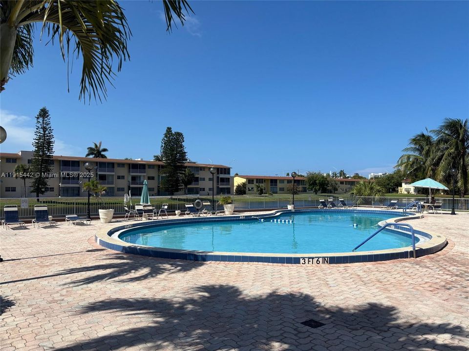 For Rent: $1,700 (1 beds, 1 baths, 850 Square Feet)