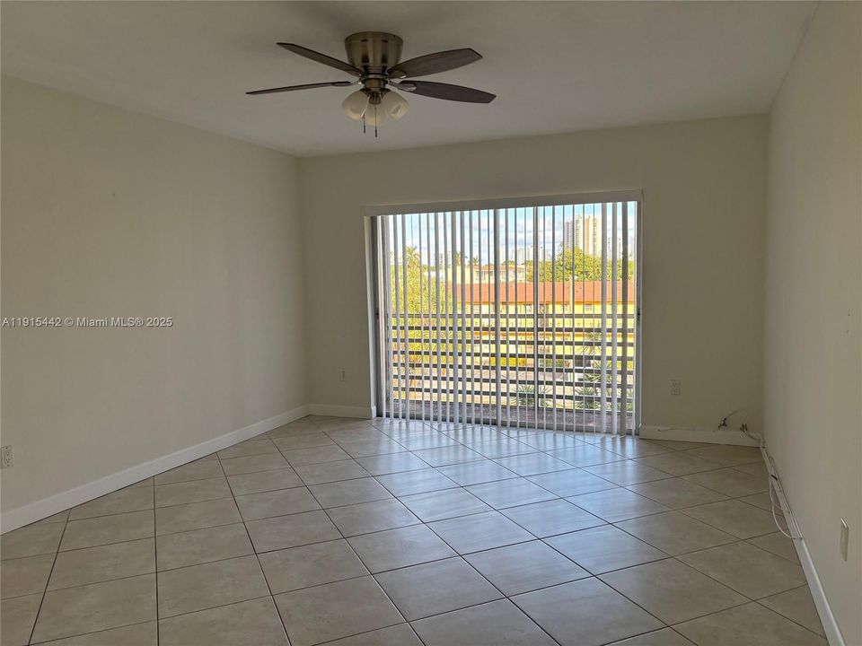 For Rent: $1,700 (1 beds, 1 baths, 850 Square Feet)