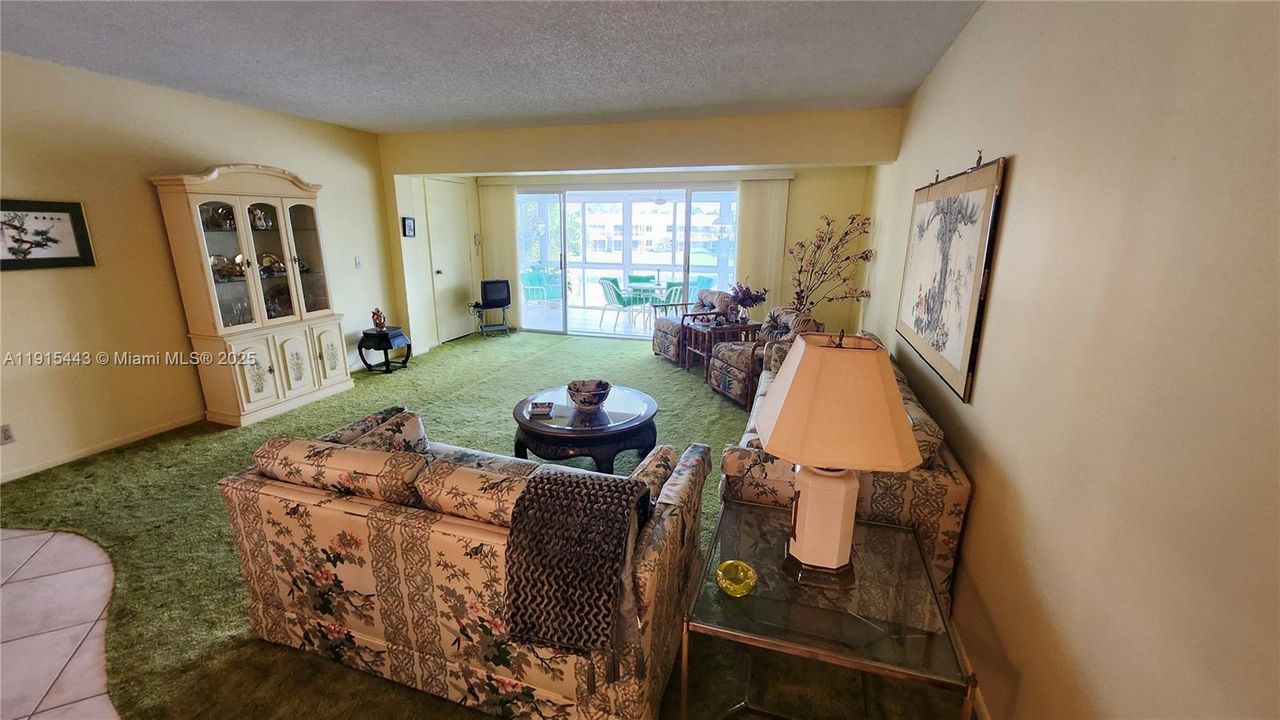 Activo con contrato: $145,000 (2 camas, 2 baños, 1335 Pies cuadrados)