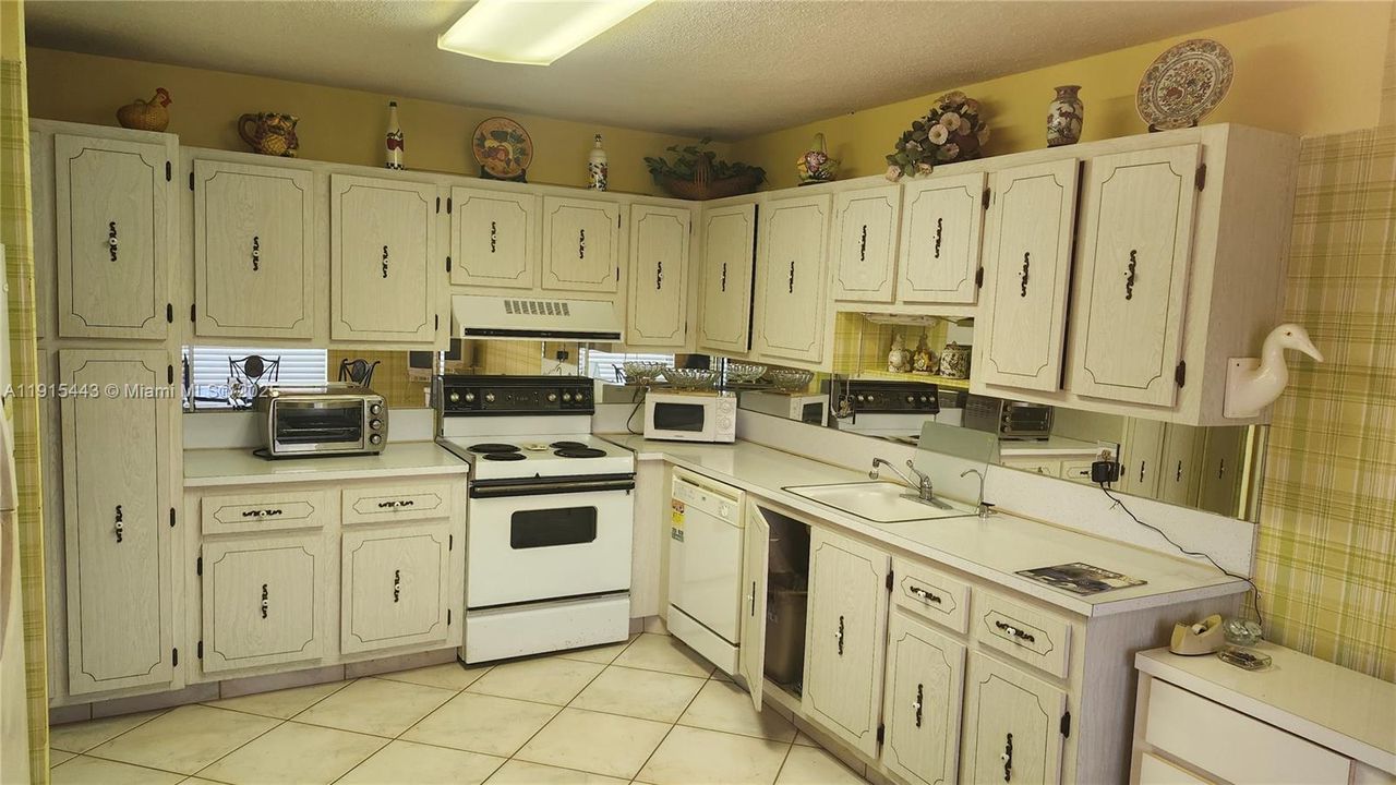 Activo con contrato: $145,000 (2 camas, 2 baños, 1335 Pies cuadrados)