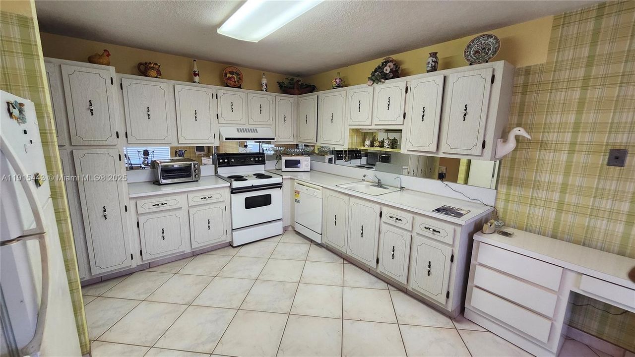 Activo con contrato: $145,000 (2 camas, 2 baños, 1335 Pies cuadrados)