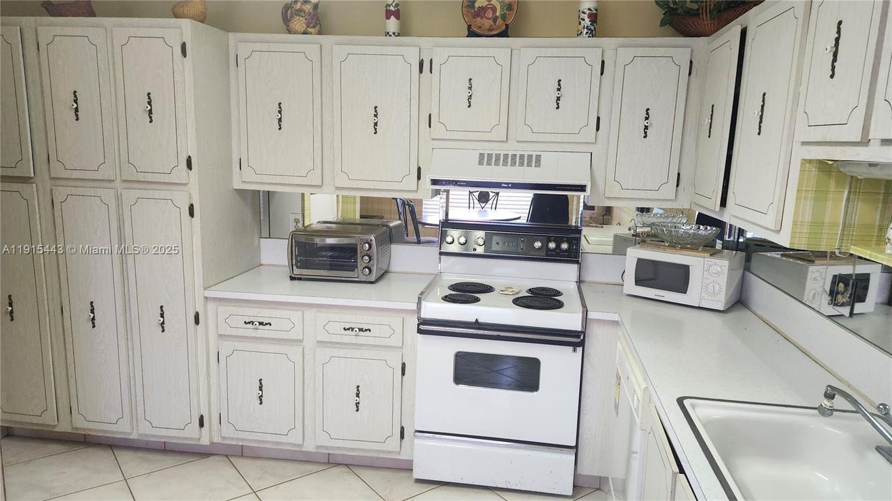 Activo con contrato: $145,000 (2 camas, 2 baños, 1335 Pies cuadrados)