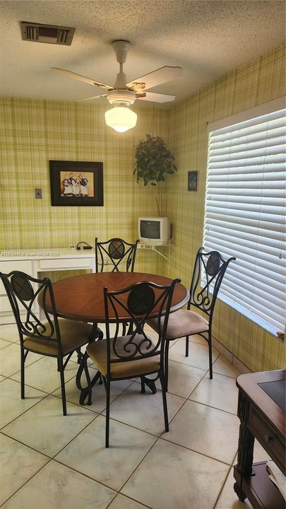 Activo con contrato: $145,000 (2 camas, 2 baños, 1335 Pies cuadrados)