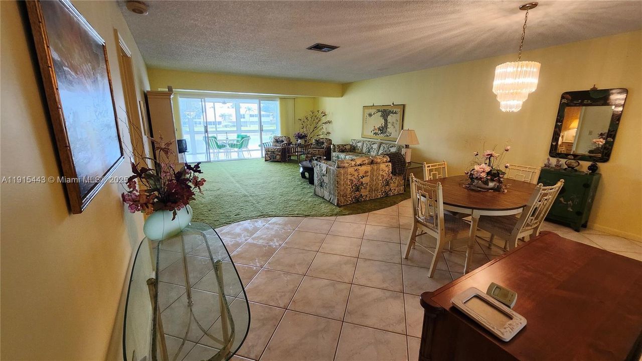 Activo con contrato: $145,000 (2 camas, 2 baños, 1335 Pies cuadrados)