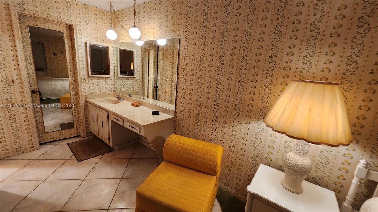 Activo con contrato: $145,000 (2 camas, 2 baños, 1335 Pies cuadrados)