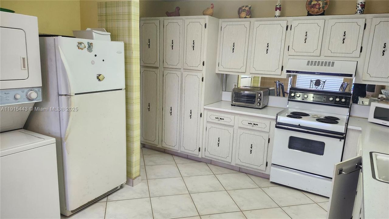 Activo con contrato: $145,000 (2 camas, 2 baños, 1335 Pies cuadrados)