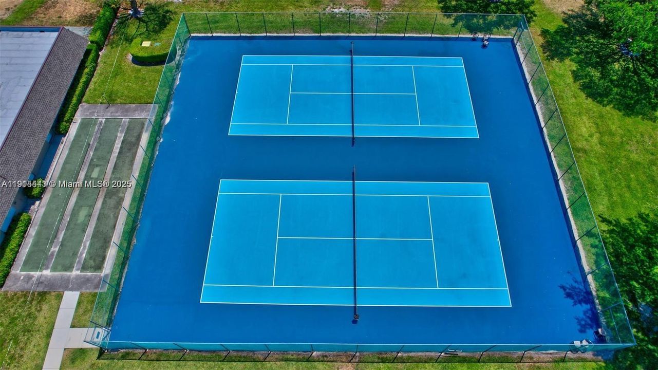 Activo con contrato: $145,000 (2 camas, 2 baños, 1335 Pies cuadrados)