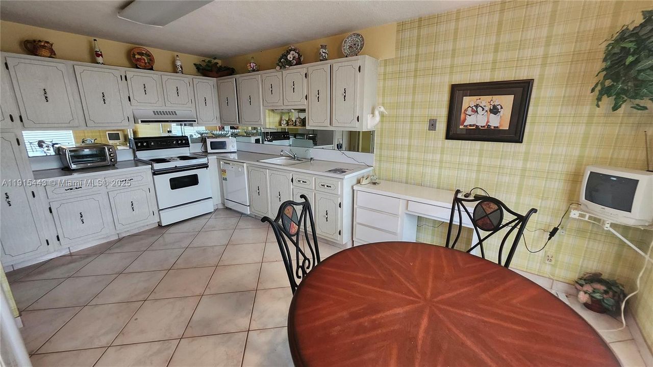 Activo con contrato: $145,000 (2 camas, 2 baños, 1335 Pies cuadrados)