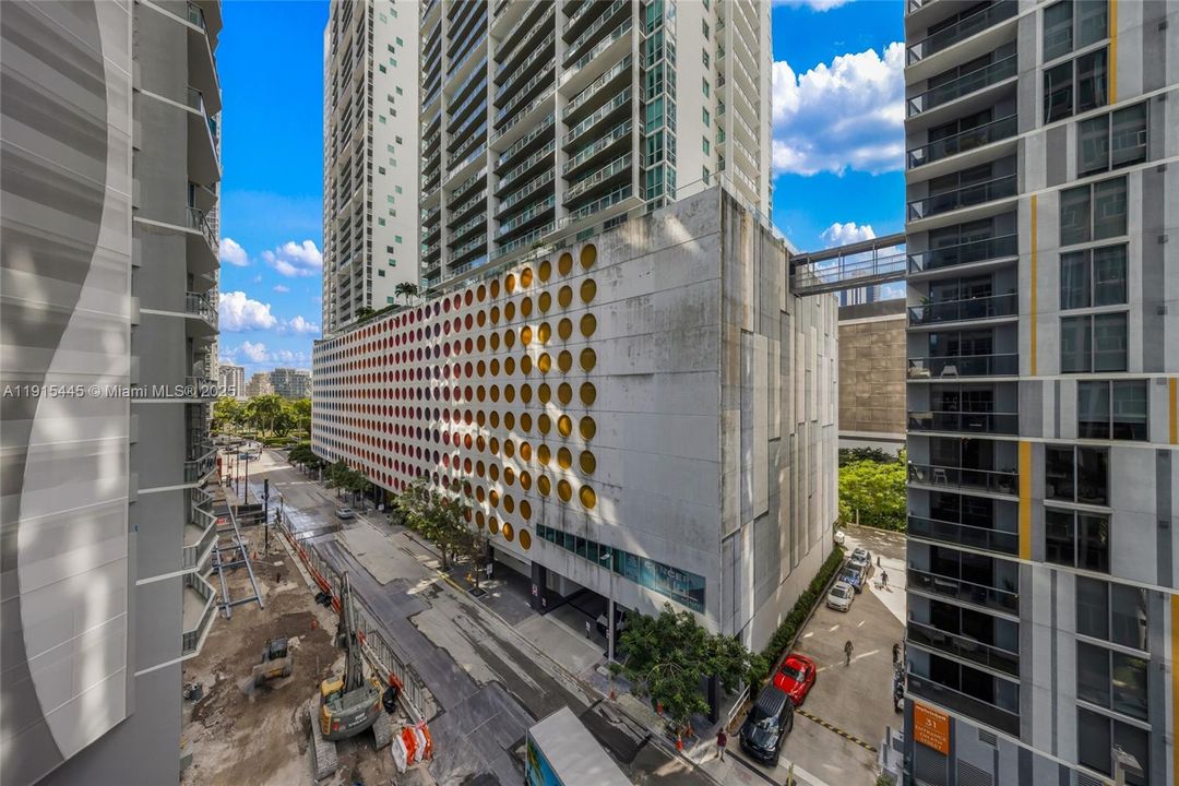 待售: $650,000 (2 贝兹, 2 浴室, 1289 平方英尺)