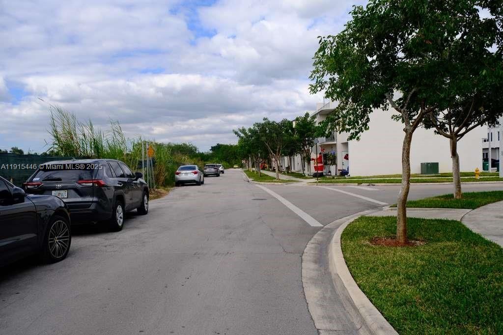 В аренду: $900 (1 спален, 1 ванн, 1398 Квадратных фут)