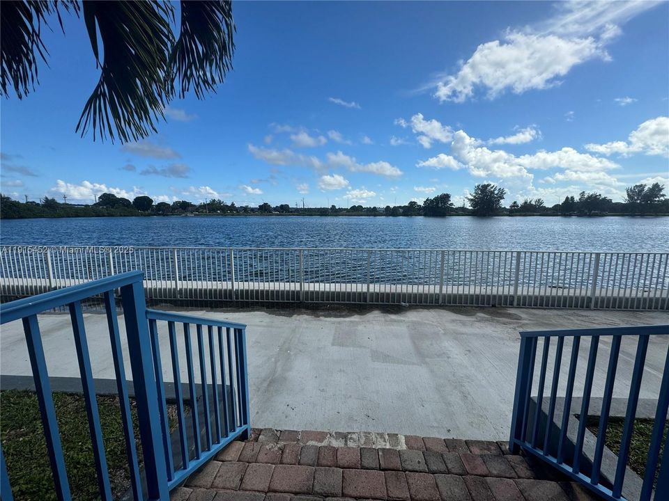 Active With Contract: $1,900 (3 beds, 2 baths, 1040 Square Feet)