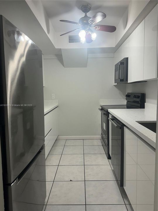 Active With Contract: $1,900 (3 beds, 2 baths, 1040 Square Feet)