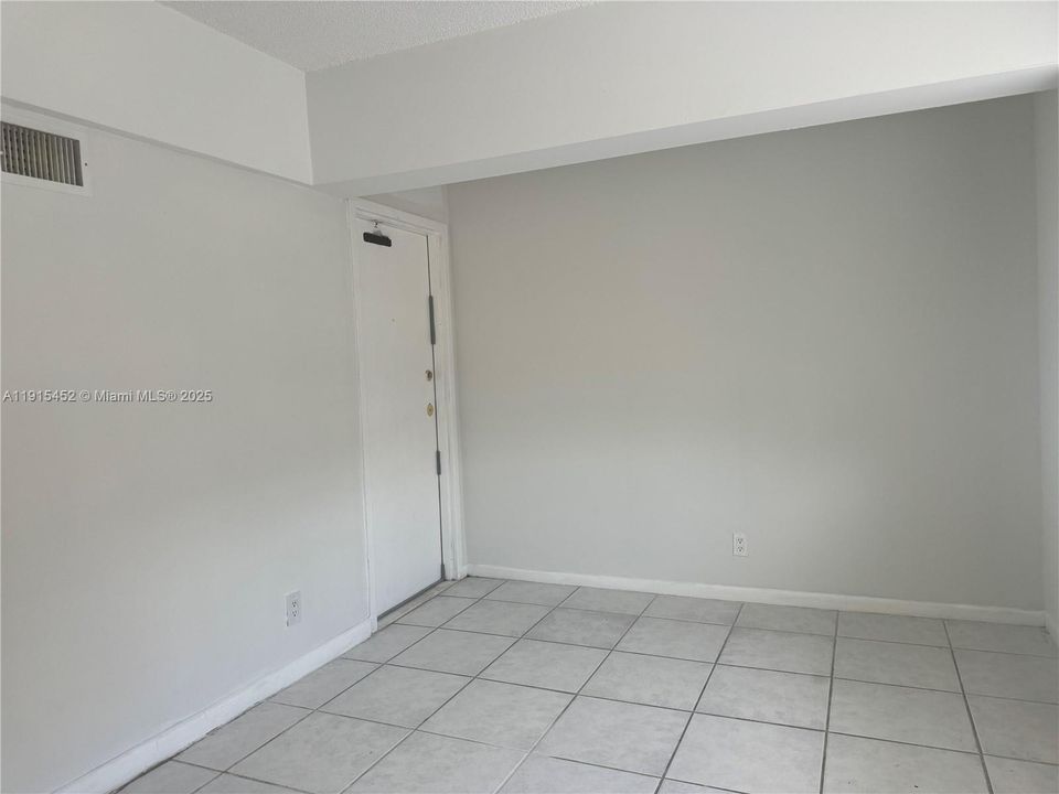 Active With Contract: $1,900 (3 beds, 2 baths, 1040 Square Feet)