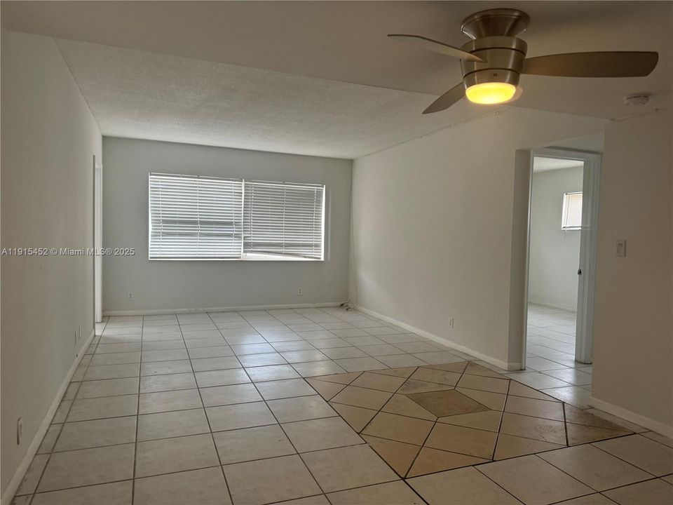 Active With Contract: $1,900 (3 beds, 2 baths, 1040 Square Feet)