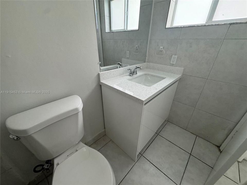 Active With Contract: $1,900 (3 beds, 2 baths, 1040 Square Feet)