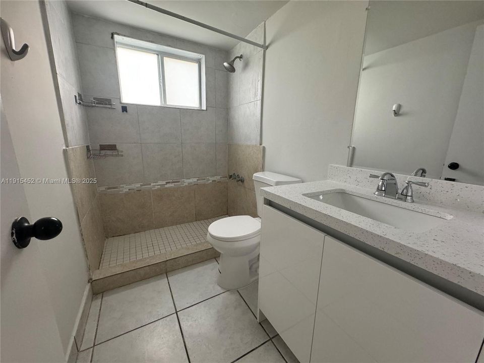 Active With Contract: $1,900 (3 beds, 2 baths, 1040 Square Feet)