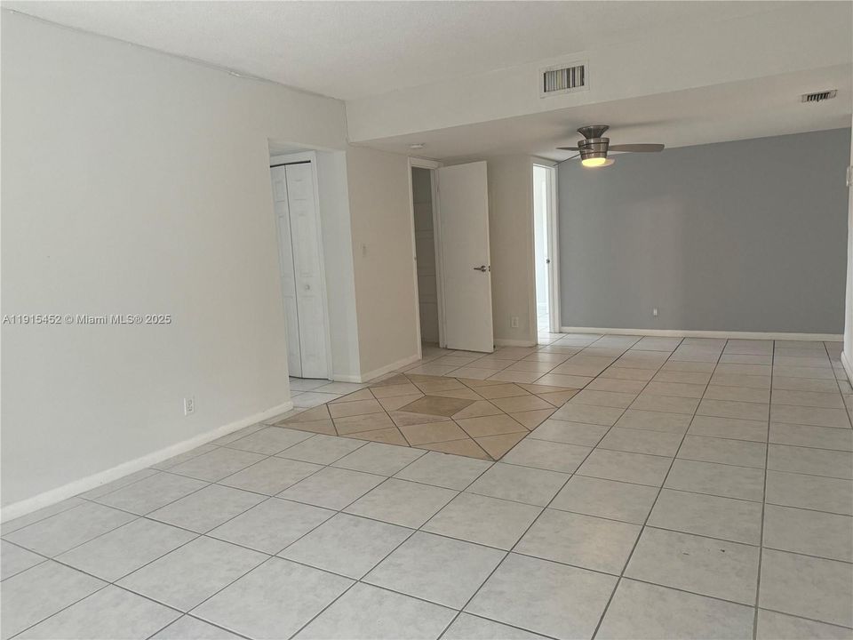 Active With Contract: $1,900 (3 beds, 2 baths, 1040 Square Feet)