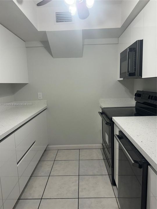 Active With Contract: $1,900 (3 beds, 2 baths, 1040 Square Feet)