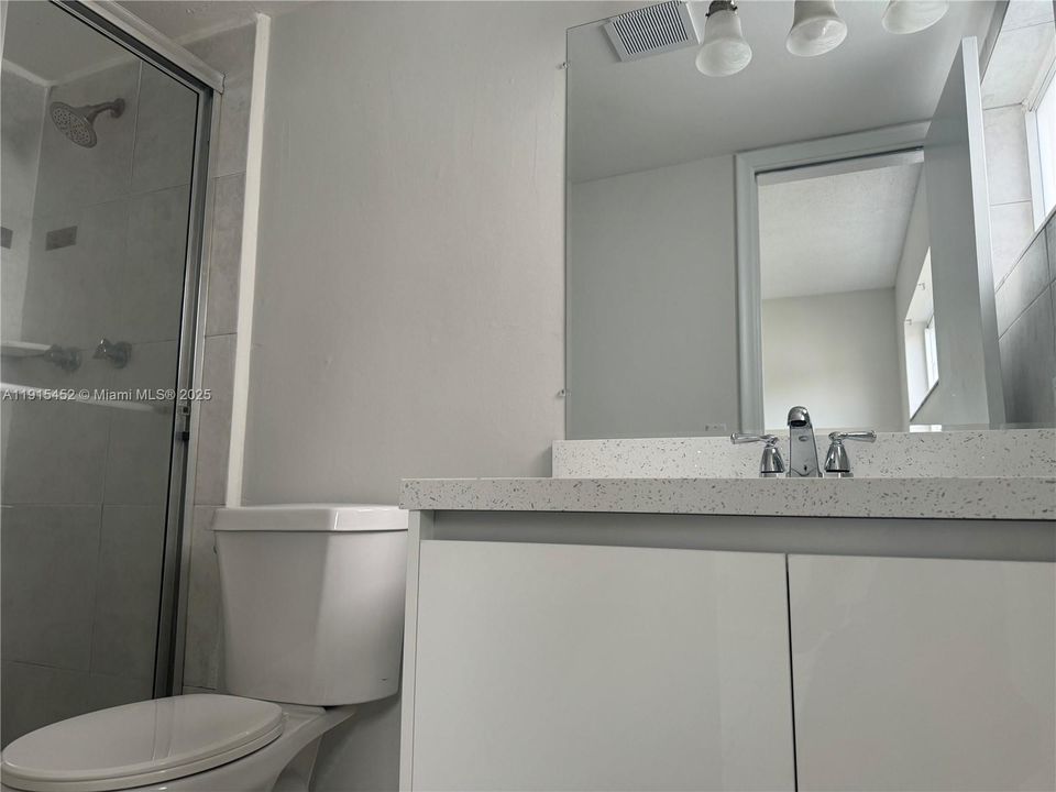 Active With Contract: $1,900 (3 beds, 2 baths, 1040 Square Feet)