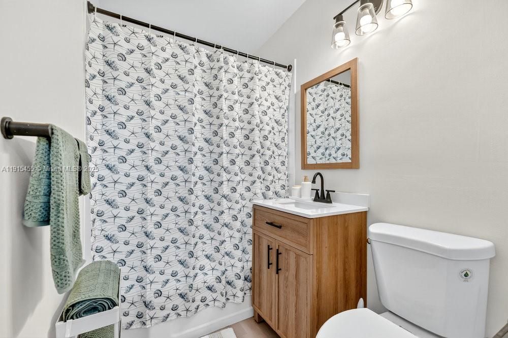 For Sale: $1,100,000 (2 beds, 2 baths, 1303 Square Feet)