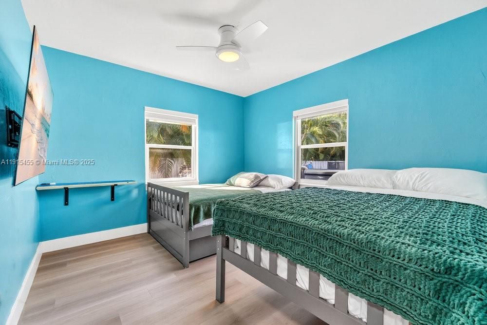 For Sale: $1,100,000 (2 beds, 2 baths, 1303 Square Feet)