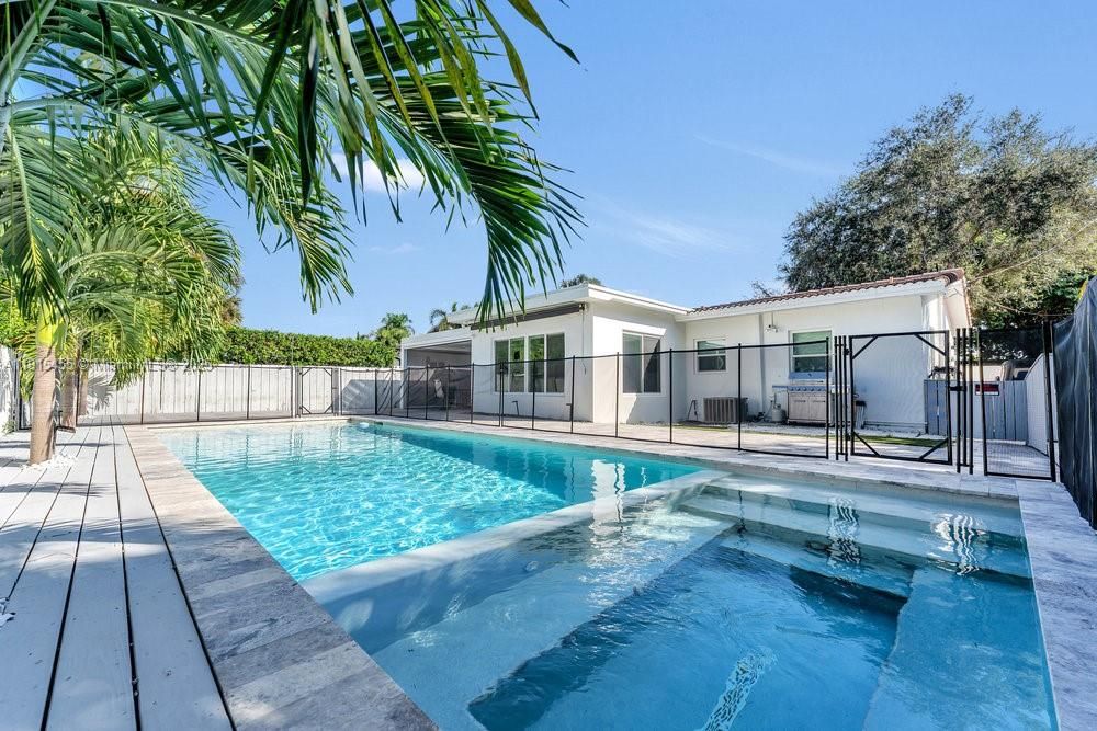 For Sale: $1,100,000 (2 beds, 2 baths, 1303 Square Feet)