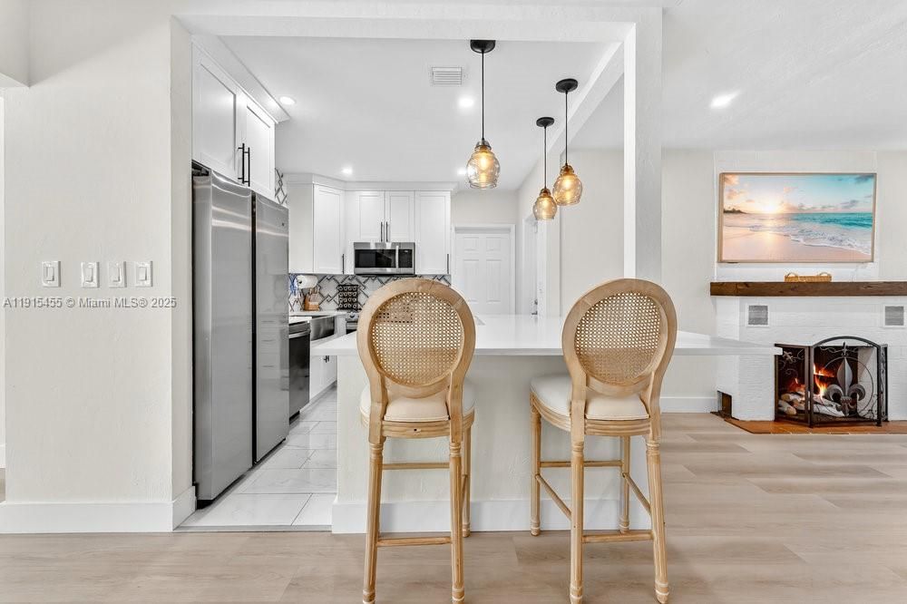 For Sale: $1,100,000 (2 beds, 2 baths, 1303 Square Feet)