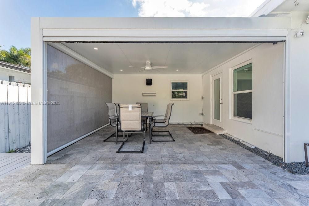 For Sale: $1,100,000 (2 beds, 2 baths, 1303 Square Feet)