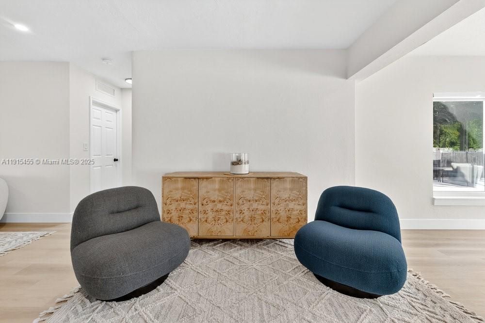 For Sale: $1,100,000 (2 beds, 2 baths, 1303 Square Feet)