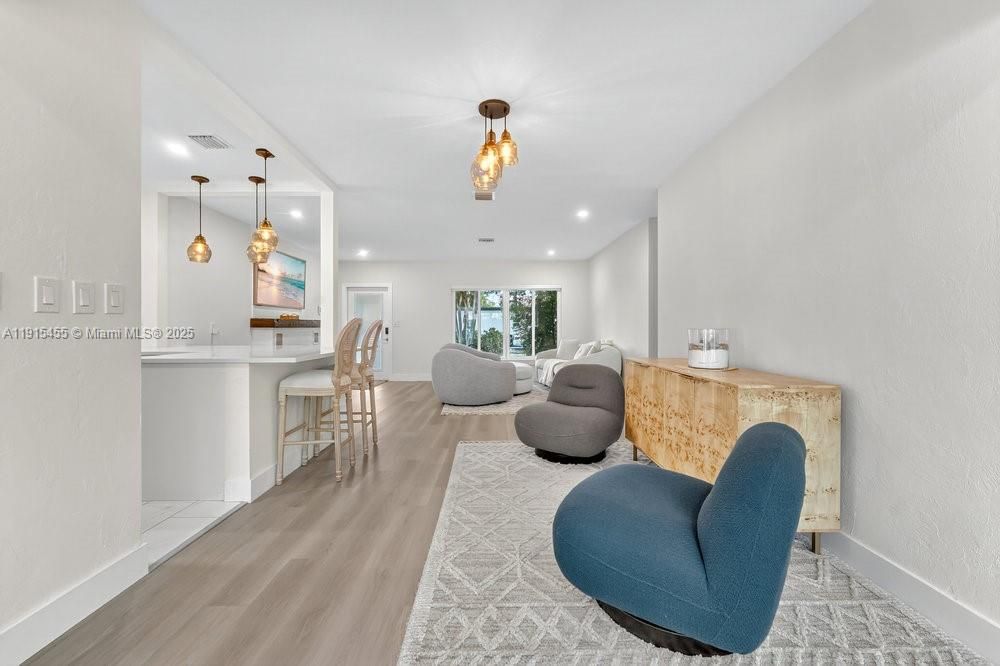 For Sale: $1,100,000 (2 beds, 2 baths, 1303 Square Feet)